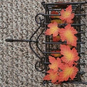 Metal maple leaf caddy